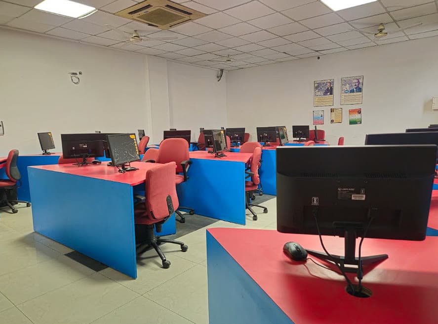 AIS computer lab with individual workstations